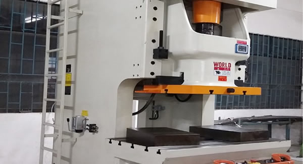 廣有五金新增合頁(yè)生產(chǎn)設(shè)備,能生產(chǎn)8-10MM厚度的合頁(yè)?