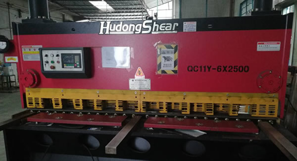 新增數(shù)控剪板機(jī),提升生產(chǎn)東莞合頁(yè),?鉸鏈合頁(yè),不銹鋼合頁(yè)?