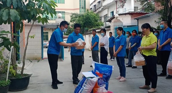 尊重勞動，致敬勞動者|廣有五金&東莞合頁