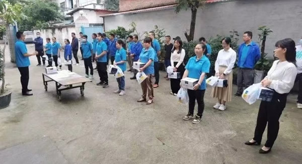 致敬勞動者，感悟勞動的意義|廣有五金&東莞合頁