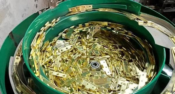 探秘合頁(yè)組裝自動(dòng)化，小零件背后的大科技 |廣有五金&東莞合頁(yè)?